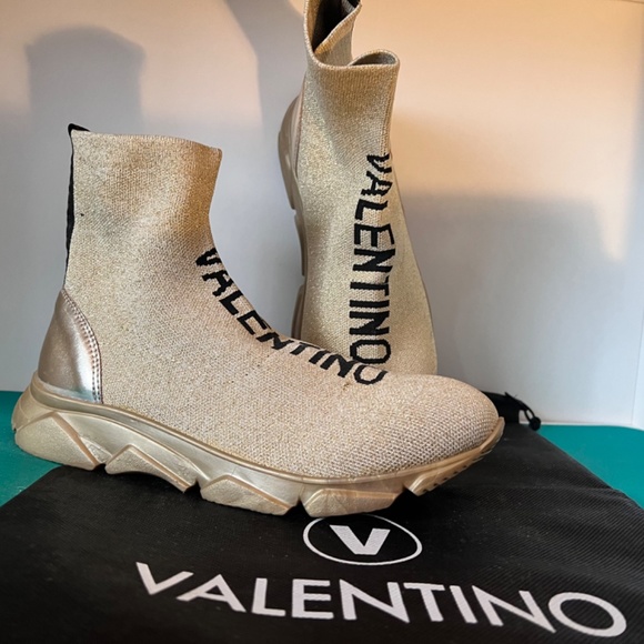 Sneakers - Picture 2 of 9